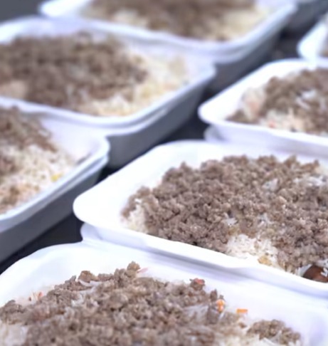 خمس خراف كانت مخصّصة لوليمة عرس، تحولت إلى وجبات إفطار صائم